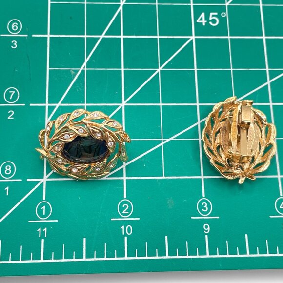 Vintage BUTLER Rhinestone Wreath with Abalone Gold Tone Oval Clip On Earrings - Picture 10 of 10
